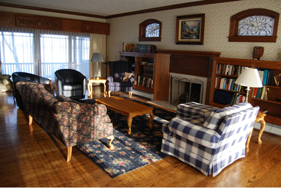 Mahseh House Living Room